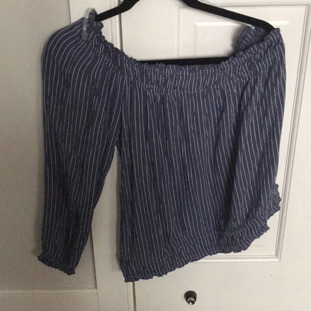 Striped one-shoulder AE top.